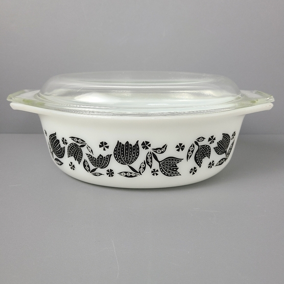 PYREX Black Tulip Print 043 1.5 Quart 1950s Vintage Made in USA Covered Dish
